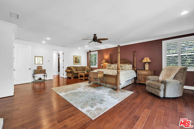 14933 Sutton Street, Sherman Oaks CA: https://media.crmls.org/mediaz/90b147f2-c14a-4fb1-a648-2cc8967c4214.jpg