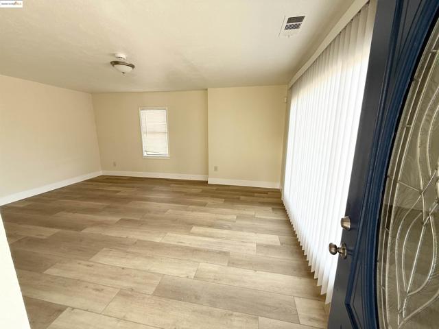 257 Smalley Ave, Hayward CA: https://media.crmls.org/mediaz/90b18183-2c9b-4ba8-8545-4a5fff1eb5eb.jpg