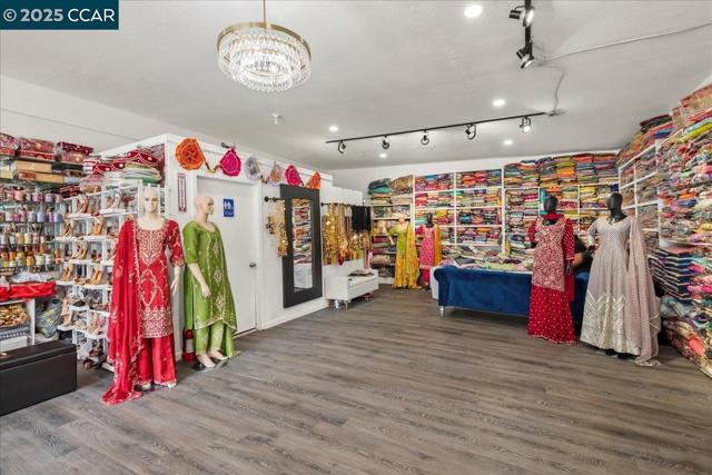 4955 Appian Way, El Sobrante CA: https://media.crmls.org/mediaz/90b195e9-779d-46b2-ac65-9d692a4a46c1.jpg
