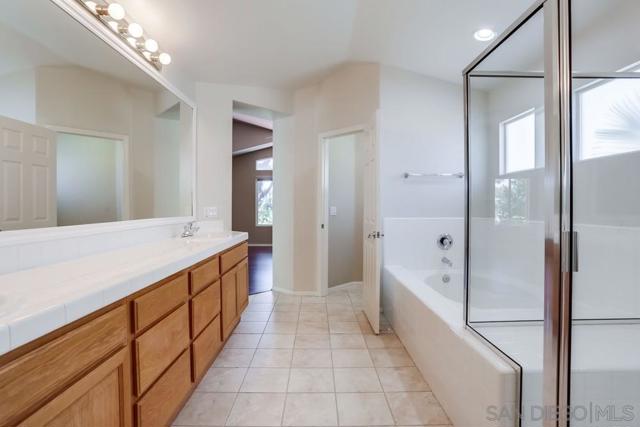 5423 Foxtail Loop, Carlsbad CA: https://media.crmls.org/mediaz/90b1b432-a522-48e1-978e-7ec1a83f8dca.jpg