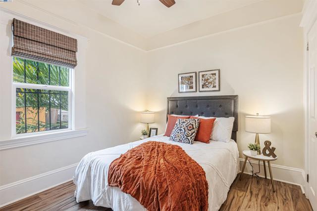 2211 24Th Ave, Oakland CA: https://media.crmls.org/mediaz/90b2c9e5-3f1f-4b45-84cc-1b4a0eacbab3.jpg