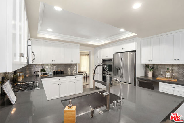 2771 Claray Drive, Los Angeles CA: https://media.crmls.org/mediaz/90b37511-9ce8-45fc-b3b7-b44f745accfe.jpg