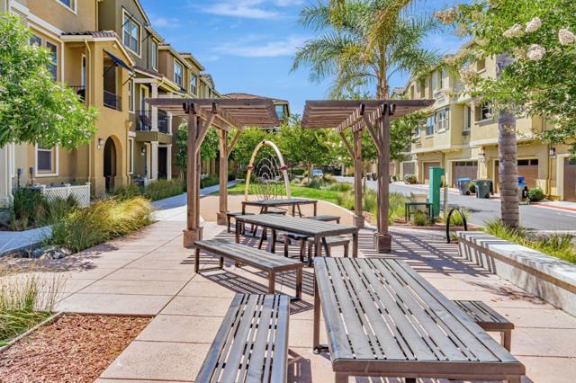 660 Tyrella Avenue, Mountain View CA: https://media.crmls.org/mediaz/90b3b879-382f-43b0-889f-a42388fbc338.jpg