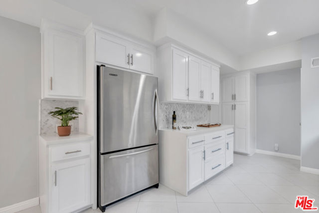 1124 N Kings Road, West Hollywood CA: https://media.crmls.org/mediaz/90b3ee6b-b2c8-4a71-886f-3ebc75b906d3.jpg