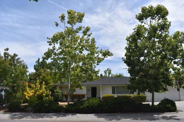 780 Wallea Drive, Menlo Park CA: https://media.crmls.org/mediaz/90b4877e-7df9-48b5-8559-3709855820f1.jpg