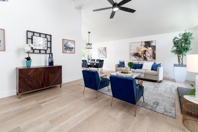 4406 Sugarland Ct, Concord CA: https://media.crmls.org/mediaz/90b4886b-1d63-4bd3-84f1-3f3b501db0e7.jpg
