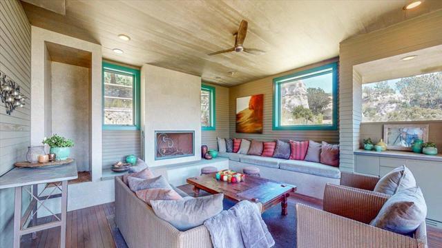 13027 Via Latina, Del Mar CA: https://media.crmls.org/mediaz/90b49521-a1e1-48f2-9952-188e00b5e089.jpg