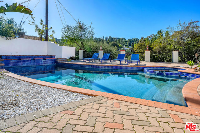 4311 Coquette Place, Tarzana CA: https://media.crmls.org/mediaz/90b4ba1c-407e-4239-bce4-ed126781186f.jpg