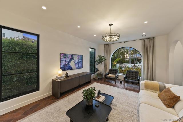 4223 Middlesex Dr, San Diego CA: https://media.crmls.org/mediaz/90b4ccf0-409b-40f5-911e-35e48cb03f9a.jpg