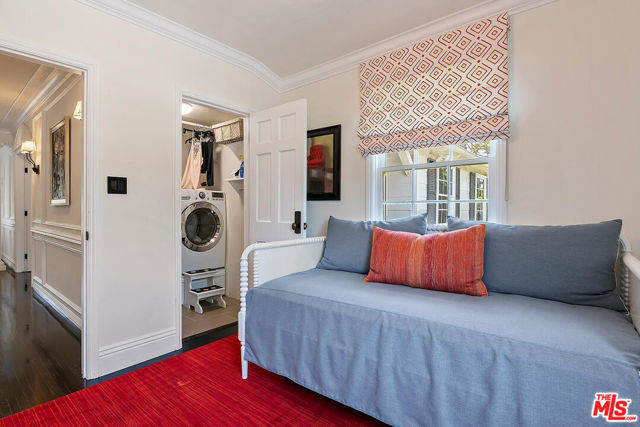 10428 Wyton Drive, Los Angeles CA: https://media.crmls.org/mediaz/90b5126c-2fed-40d0-a3fb-4768ef986694.jpg
