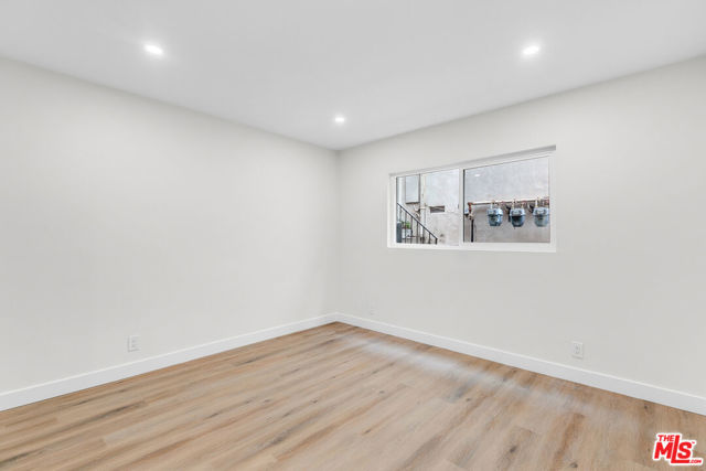 1333 Barry Avenue, Los Angeles CA: https://media.crmls.org/mediaz/90b5ace2-dff3-4bd5-84a0-604148c97202.jpg