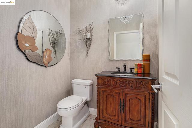 452 Tayberry Ln, Brentwood CA: https://media.crmls.org/mediaz/90b61e80-75f2-4bdc-a574-013da44aea9a.jpg