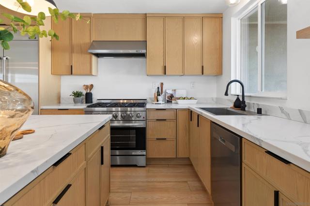 2103 Garfield, San Diego CA: https://media.crmls.org/mediaz/90b679d3-2673-4d6d-8479-4e25eb7fef2f.jpg