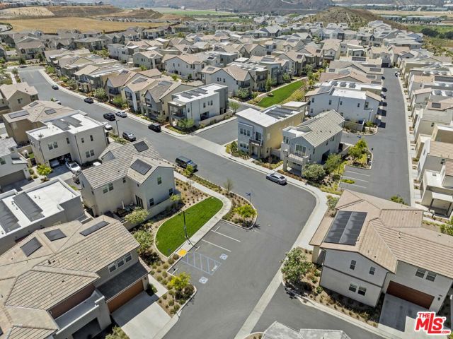 27717 Knoll View Place, Valencia CA: https://media.crmls.org/mediaz/90b695aa-3dee-48e5-8a1b-fad6bf9ff68c.jpg
