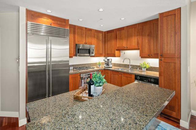 Image 3 of 29 For 700 Harbor  1506