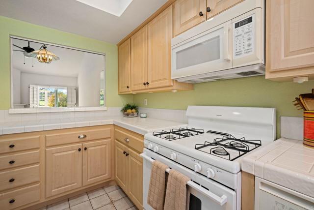 Detail Gallery Image 10 of 43 For 1015 Gleneagles Pl, Vista,  CA 92081 - 2 Beds | 2 Baths
