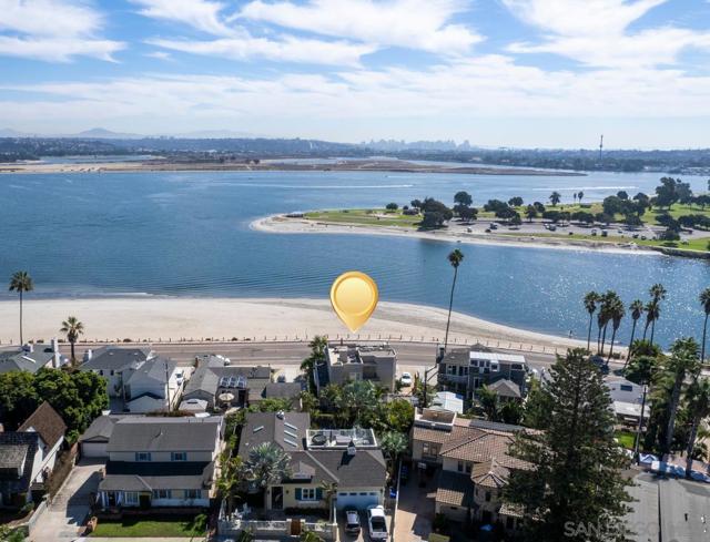 3328 Crown Point, San Diego CA: https://media.crmls.org/mediaz/90b7ecda-6d21-4acb-8ad3-d628209c0e8e.jpg