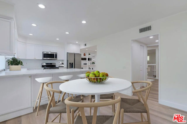23471 Park Sorrento, Calabasas CA: https://media.crmls.org/mediaz/90b7f5f9-6767-40d8-b6b2-fa3274a0bfd4.jpg