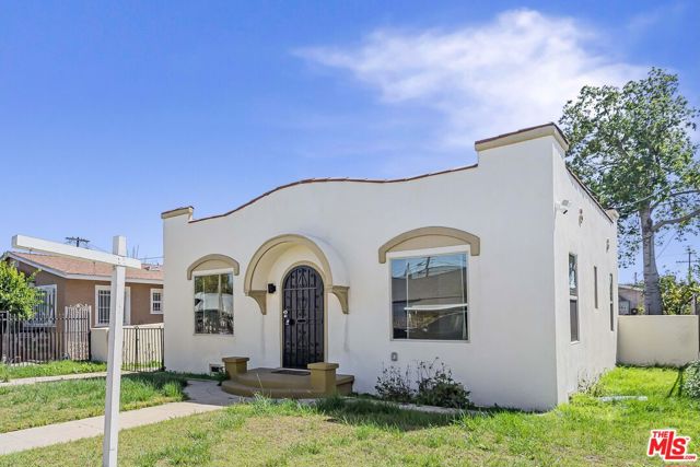 1622 W 66th Street, Los Angeles CA: https://media.crmls.org/mediaz/90b829c9-f9f0-4300-bc34-345f27177912.jpg