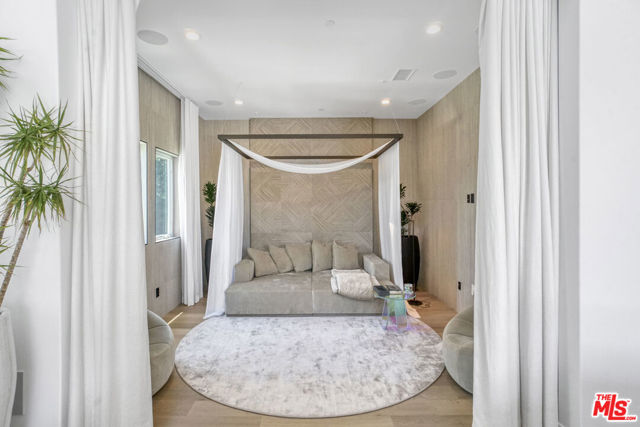20472 W Windsor Lane, Porter Ranch CA: https://media.crmls.org/mediaz/90b86027-7350-4761-bcf3-716e837ba835.jpg