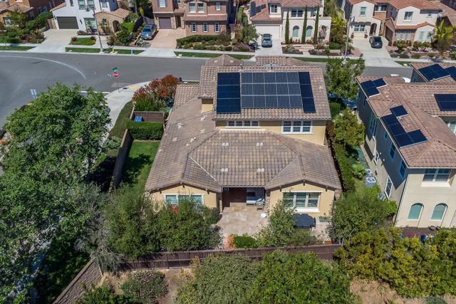 7152 Sitio Corazon, Carlsbad CA: https://media.crmls.org/mediaz/90b92e92-e1e1-4f94-83a6-718ca055f308.jpg