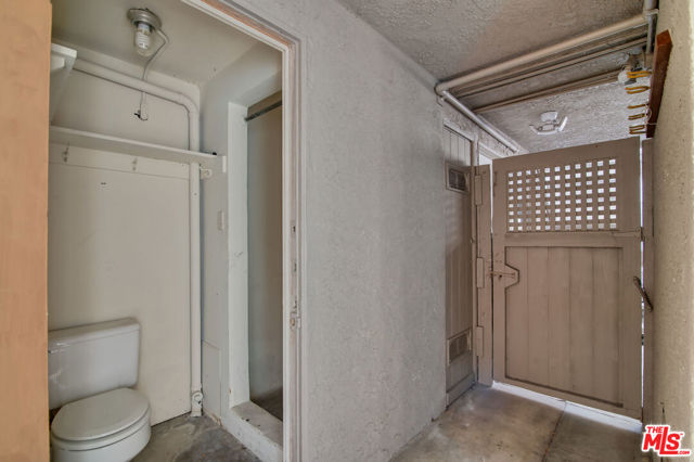 127 Abalone Avenue, Newport Beach CA: https://media.crmls.org/mediaz/90ba2720-7d7b-4e9a-ad97-82fc5a67b468.jpg