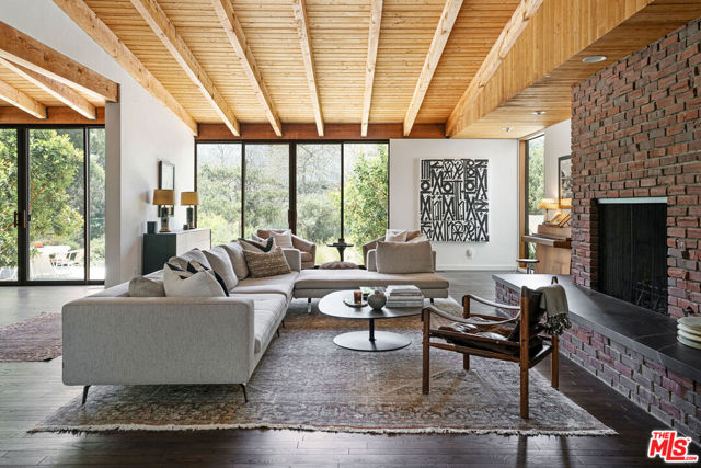 901 Crater Camp Drive, Calabasas CA: https://media.crmls.org/mediaz/90bade87-f48b-4eb0-b1f1-2b25e017b918.jpg