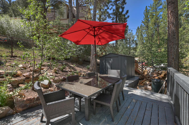 300 E Aeroplane Boulevard, Big Bear CA: https://media.crmls.org/mediaz/90bb2b26-08be-4d50-82b3-e5e3a41ce2eb.jpg