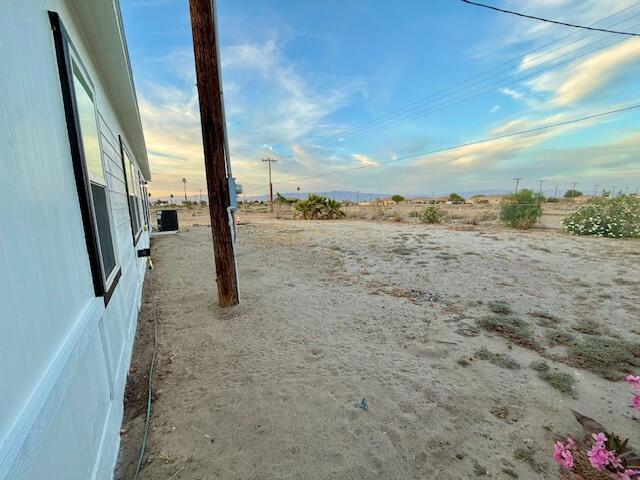 https://media.crmls.org/mediaz/90bbb54c-8b85-4d20-99fa-9f9fee5572ac.jpg?preset=X-Large