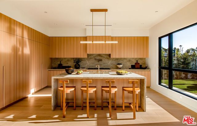 12806 Admiral Avenue, Los Angeles CA: https://media.crmls.org/mediaz/90bc416b-c7f8-44bd-afcf-7fd2bc2ff409.jpg