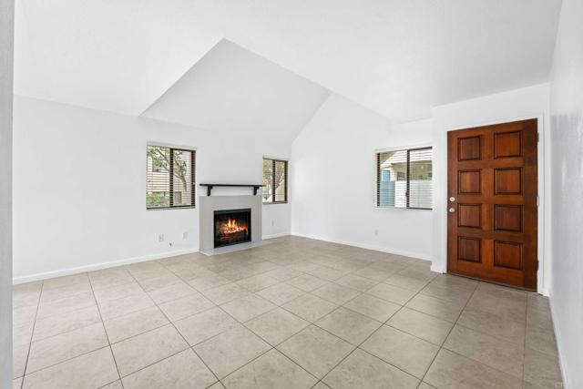 Detail Gallery Image 23 of 30 For 337 N Melrose Dr #E,  Vista,  CA 92083 - 2 Beds | 2 Baths