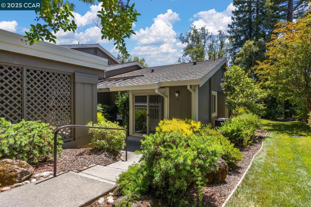 2155 Cactus Ct, Walnut Creek CA: https://media.crmls.org/mediaz/90bcf230-8de3-4349-a446-e07a4af1e2a9.jpg