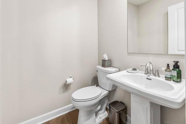 1821 Onyx Ln, Chula Vista CA: https://media.crmls.org/mediaz/90bd4b99-c617-40e8-b5aa-d9f4382bb41a.jpg