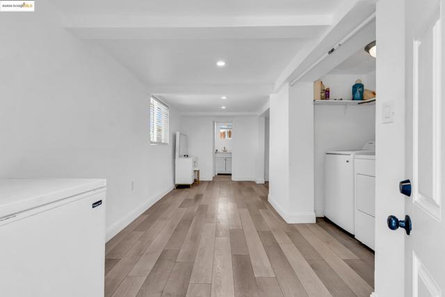 2350 W Shell Ave, Martinez CA: https://media.crmls.org/mediaz/90bd6412-93d3-4658-b6f9-b5a07f48273e.jpg
