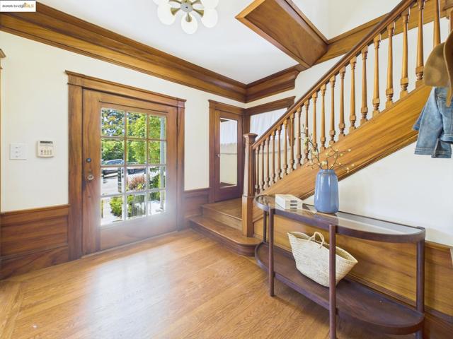 5920 Ivanhoe Rd, Oakland CA: https://media.crmls.org/mediaz/90bd77ae-86f6-4742-a30b-6370a9f17621.jpg