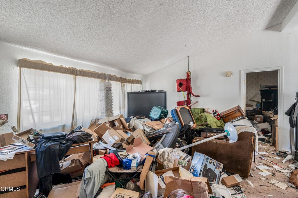 https://media.crmls.org/mediaz/90bdcec2-a1dd-4799-bc9c-1b2725f41148.jpg?preset=X-Large