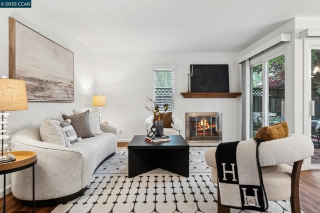 136 Garden Creek Pl, Danville CA: https://media.crmls.org/mediaz/90be0324-844a-4a1c-9b6a-35a68b0a7e12.jpg