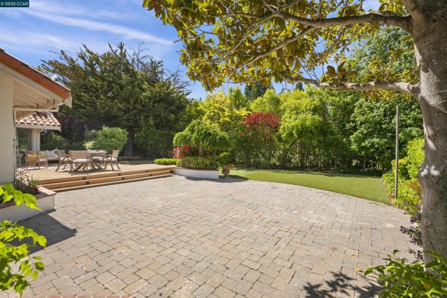 709 Liquidamber Pl, Danville CA: https://media.crmls.org/mediaz/90be28bc-2e34-4066-97be-16fc1707fc9f.jpg