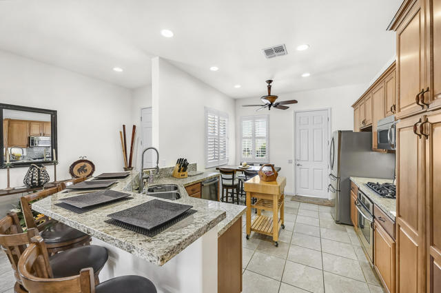 40752 Calle Guapo, Indio CA: https://media.crmls.org/mediaz/90be46b9-691b-4e45-8569-0f24aa05f177.jpg