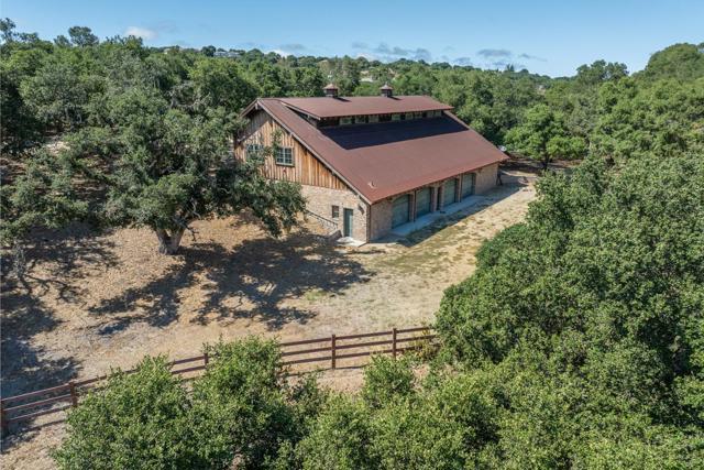 10265 Calle De Robles, Carmel Valley CA: https://media.crmls.org/mediaz/90be54ba-85c9-40e1-aeeb-7570eccfa411.jpg