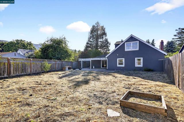 5774 Friar Ct, El Sobrante CA: https://media.crmls.org/mediaz/90bf95a9-24bf-465a-b9db-519008acc3d8.jpg