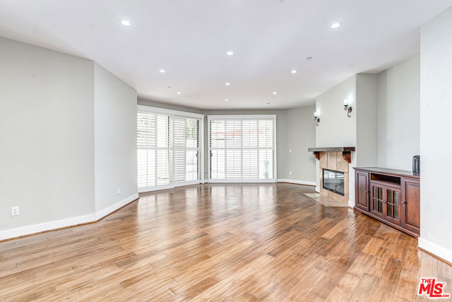 1310 Armacost Avenue, Los Angeles CA: https://media.crmls.org/mediaz/90bff0fa-4ae4-4bb4-9872-554dc78bdf30.jpg