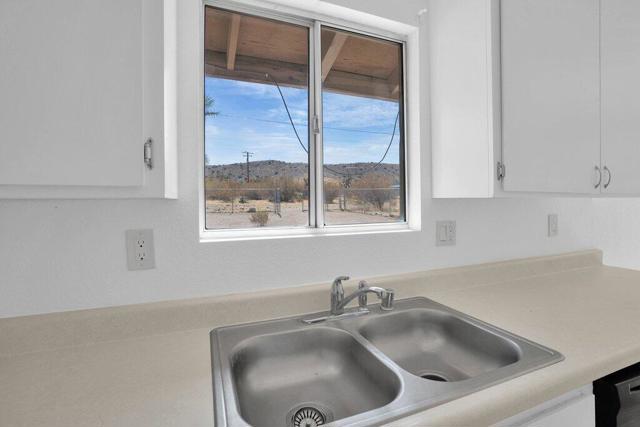 57375 Navajo Trail, Yucca Valley CA: https://media.crmls.org/mediaz/90c01af1-0733-4454-b041-904babe43a17.jpg