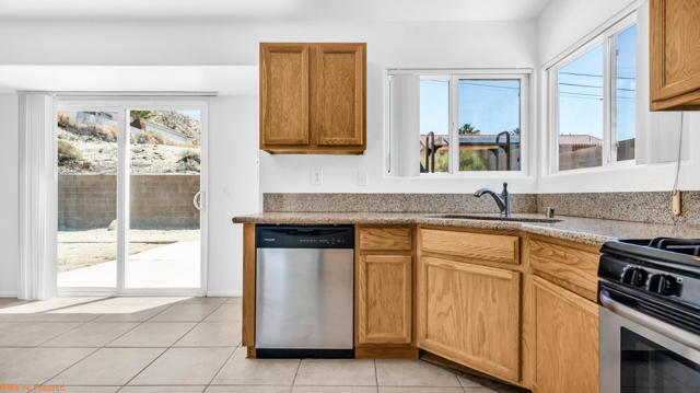 9210 Calle Barranca, Desert Hot Springs CA: https://media.crmls.org/mediaz/90c0509b-53af-4ec2-b54d-27110e1935e9.jpg