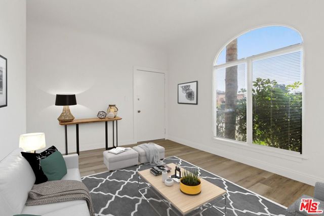 2370 Lime Avenue, Long Beach CA: https://media.crmls.org/mediaz/90c0f9aa-0207-47a3-ab26-bbce46222f79.jpg