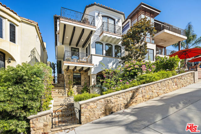 229 24th Street, Manhattan Beach, California 90266, 5 Bedrooms Bedrooms, ,2 BathroomsBathrooms,Residential,Sold,24th,25589947