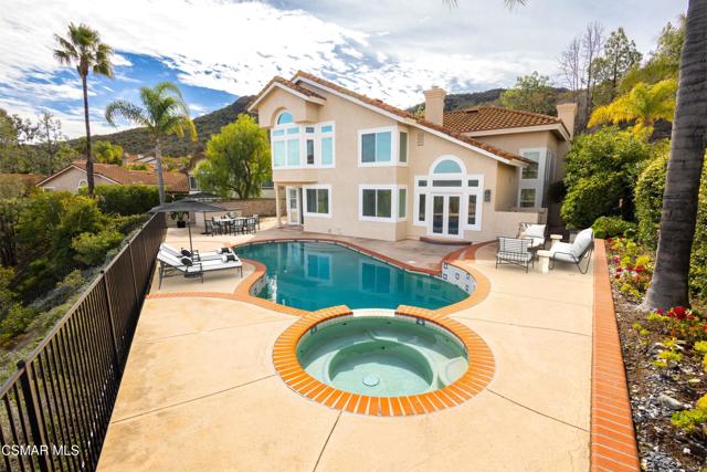 32715 Pacifica Court, Westlake Village CA: https://media.crmls.org/mediaz/90c13ae0-300f-4d12-aacb-47887033e064.jpg