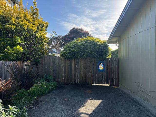 304 12th Street, Montara CA: https://media.crmls.org/mediaz/90c1414b-90c9-4c34-a855-65eee94a3230.jpg