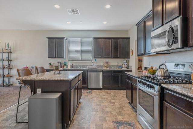495 Pearl Dr, Lemoore CA: https://media.crmls.org/mediaz/90c206e3-b551-4e5b-a847-4fc5b5000adf.jpg