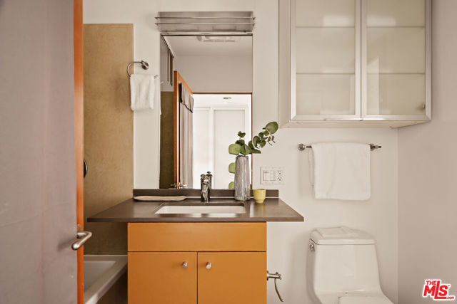 621 San Juan Avenue, Venice CA: https://media.crmls.org/mediaz/90c23076-b5bb-45d7-8867-ceb397149f35.jpg